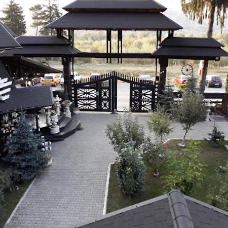 Complex Lions Bucovina Hotel Voronet Buitenkant foto