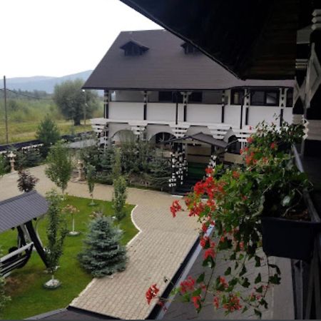 Complex Lions Bucovina Hotel Voronet Buitenkant foto
