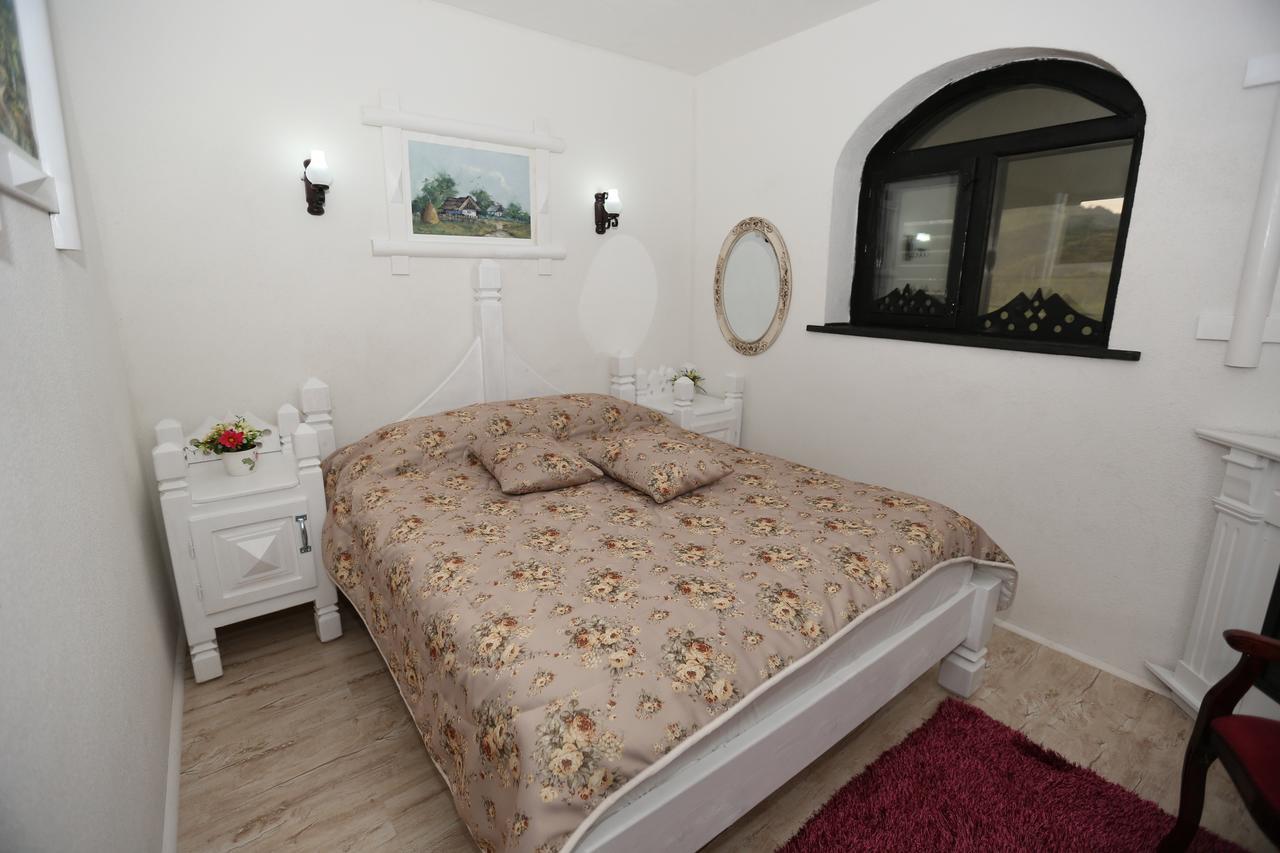 Complex Lions Bucovina Hotel Voronet Buitenkant foto