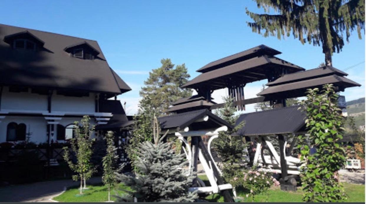 Complex Lions Bucovina Hotel Voronet Buitenkant foto